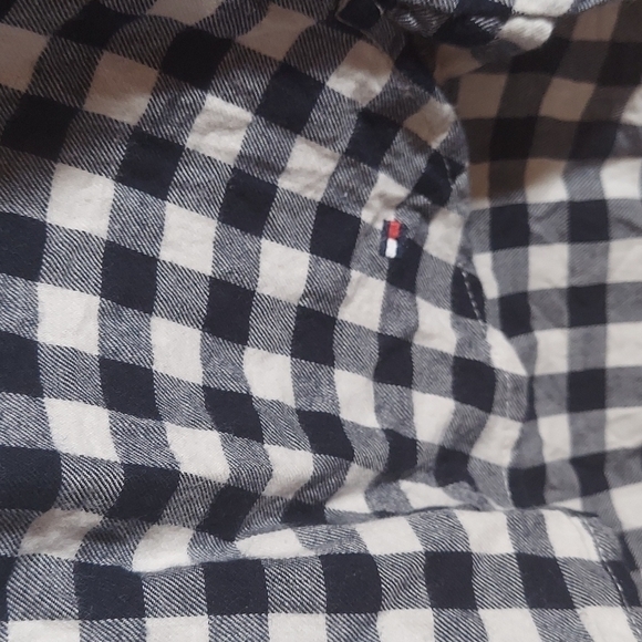 Tommy Hilfiger plaid black and white button up Size M - Picture 4 of 11